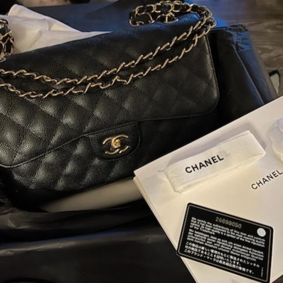 Gorgeous Chanel Black Quilted  Shoulder Bag with Gold Chain 💯Fabulous - Picture 12 of 16